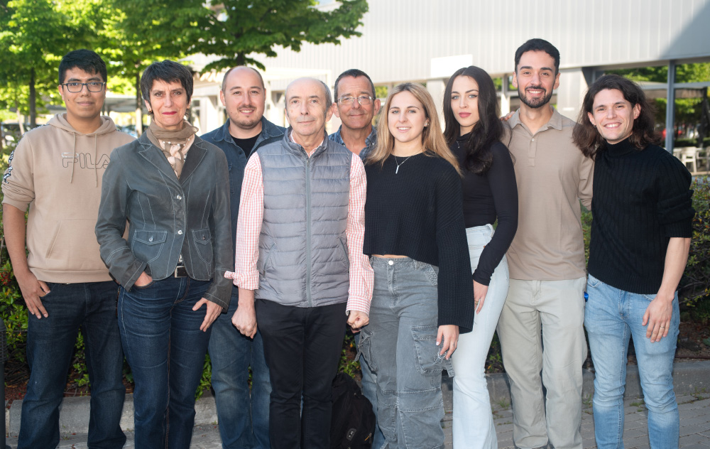 Representative image of the group by Jose María Requena